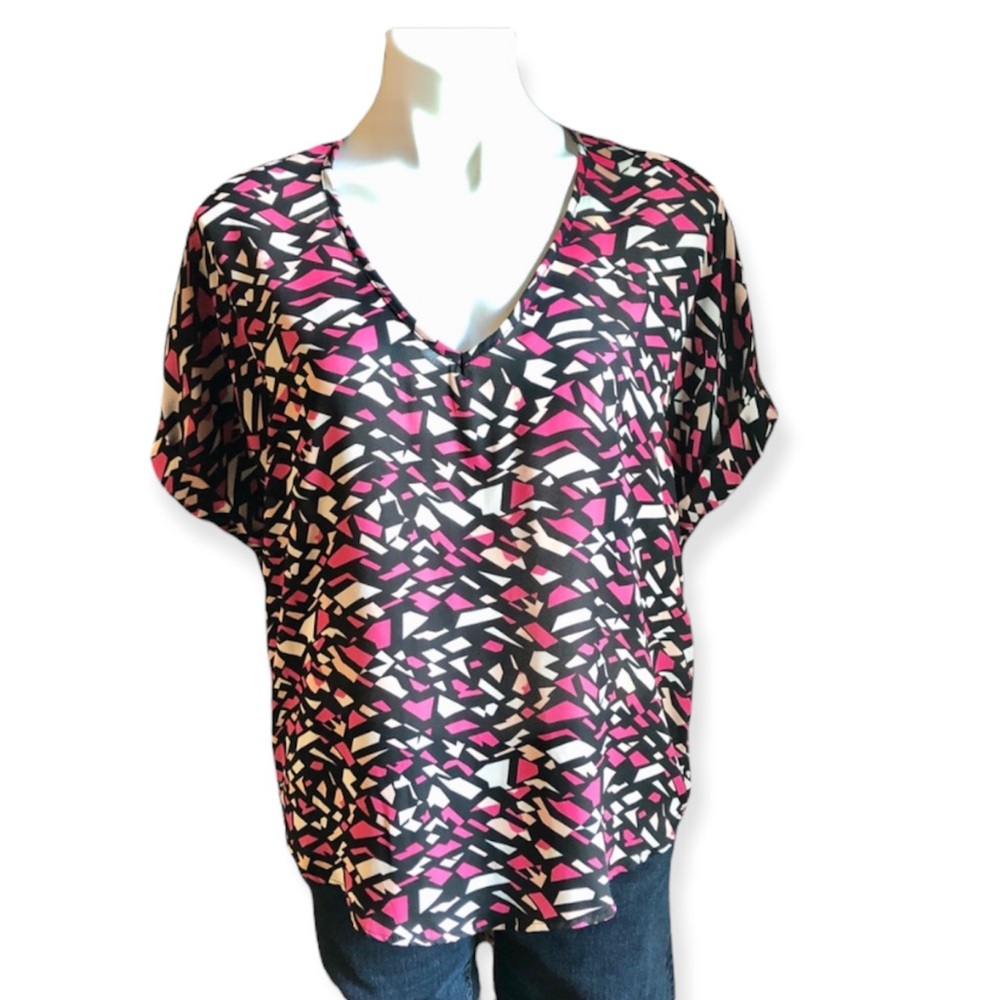 Francesca's Collections Black Pink White Geometric V-Neck Blouse